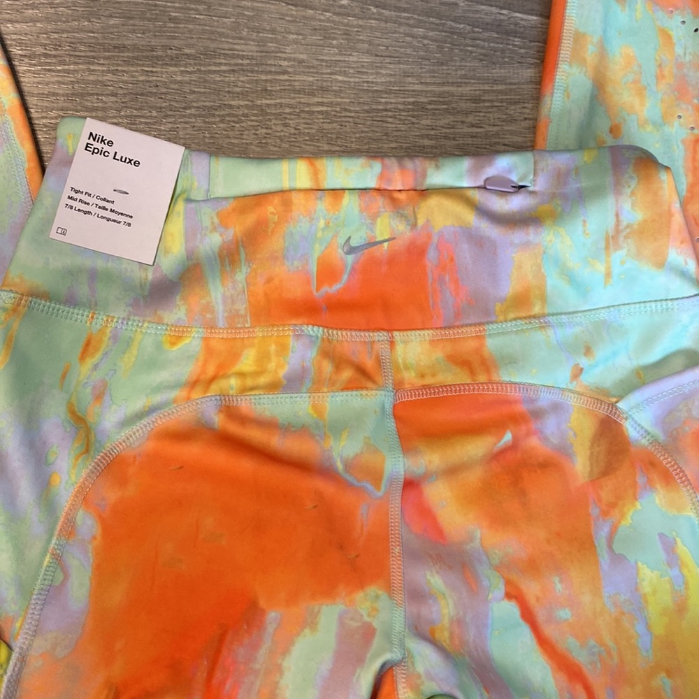 NWT Women’s Nike Epic Luxe Leggings Size Small - Picture 4 of 9